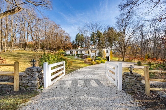 Photo - 1001 Hulls Farm Rd House