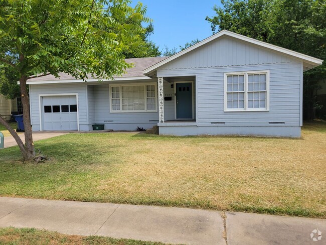 Building Photo - 3909 Johnson St Rental