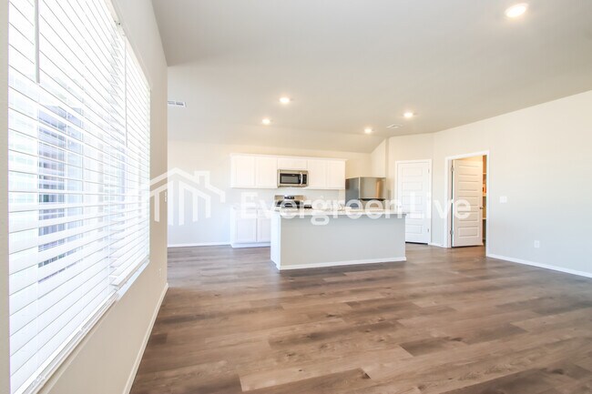 Photo - 1100 W Lawton Rd