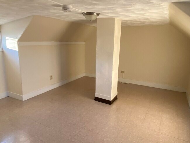 Photo - 131 Farnham St