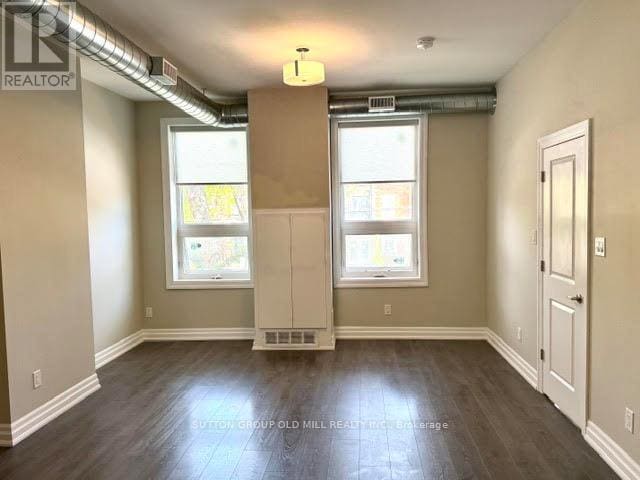 Photo - 259 Gerrard St E