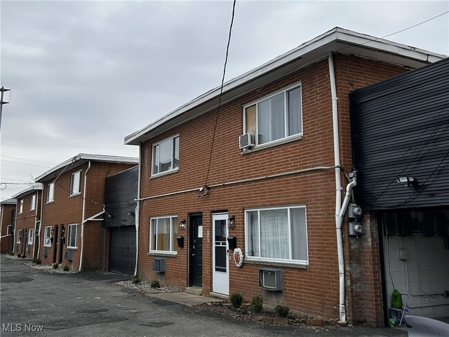 Building Photo - 2868 Noble Rd Unit 9