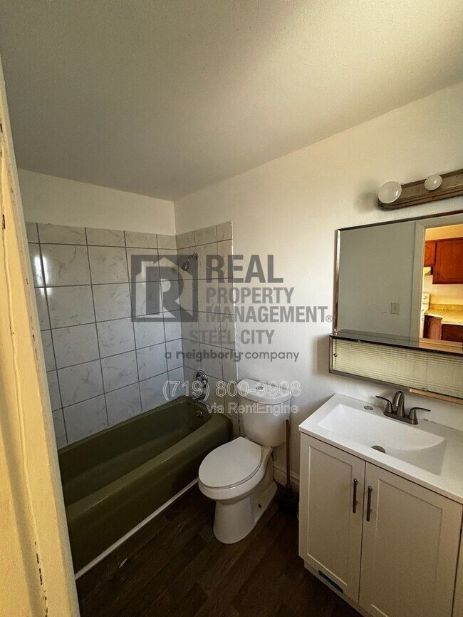 Photo - 910 E 9th St Unit B