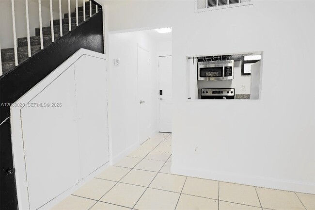4271 NW 11th St Unit 2