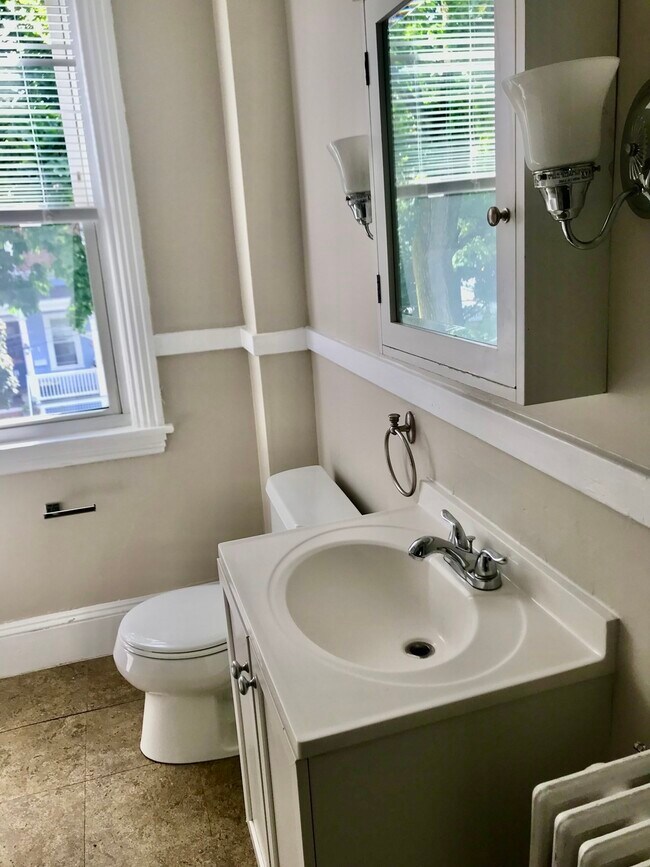 9 Arlington St Unit 2