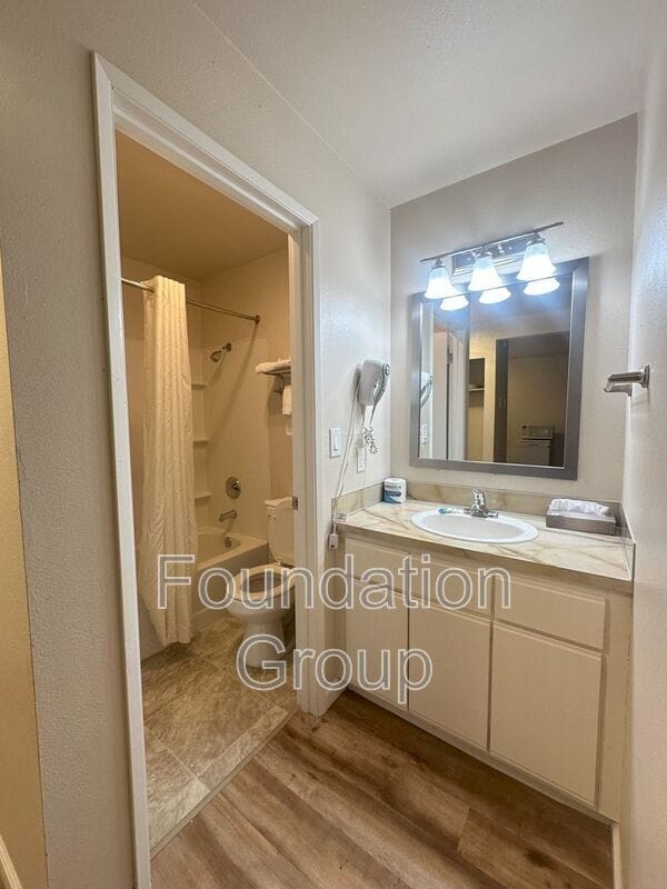 Photo - 400 10th Ave