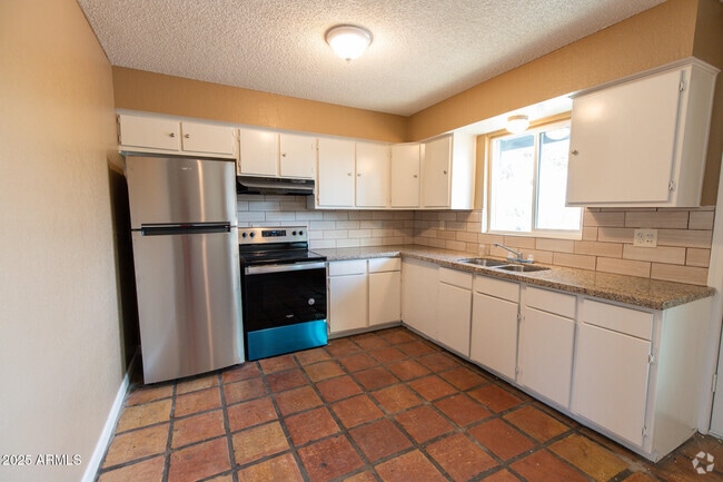 Building Photo - 1324 E Peoria Ave Rental