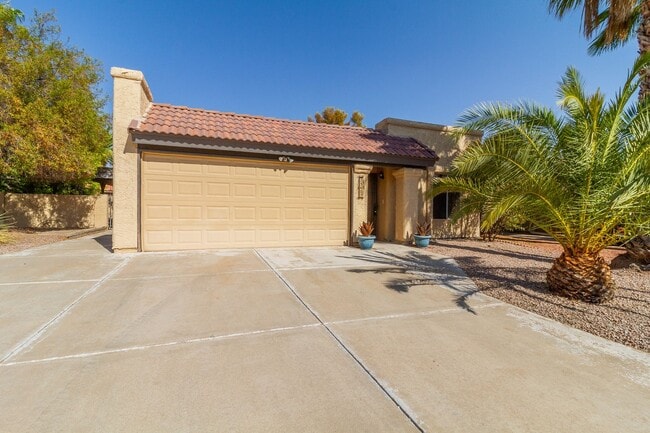 Building Photo - ****COMING SOON****  Nice 2-bedroom 2 bath home in Sun Lakes 55 + community!