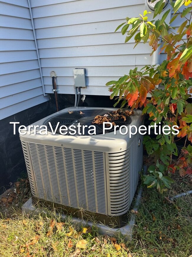 Photo - Large 4 Bed in Mantua with bonus room! Eli...