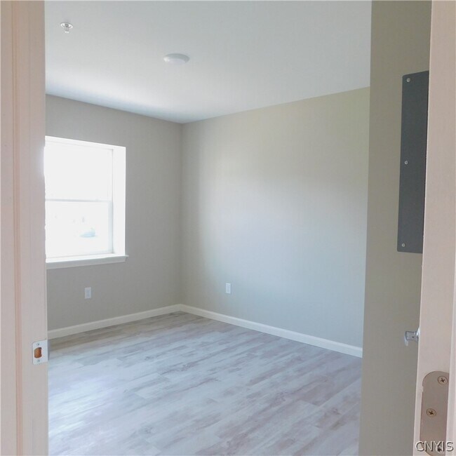 Photo - 413 S Main St