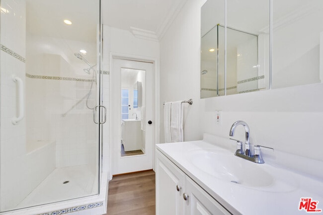 Photo - 8838 Rosewood Ave