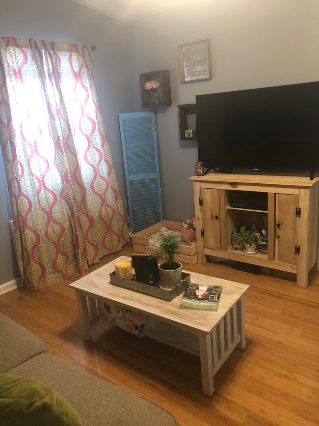 Photo - 1919 Maple Ave Apartments Unit 4