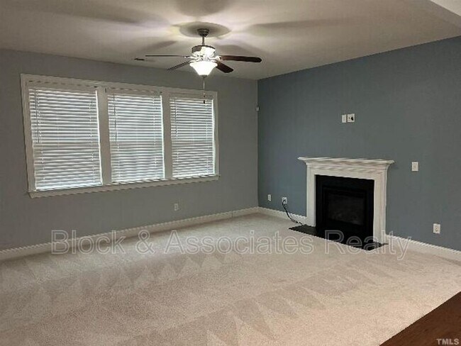 Photo - 121 Red Bark Ct