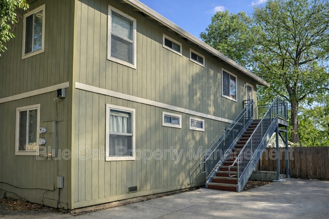 Building Photo - 635 Ivy St