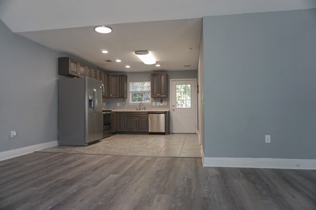 Photo - 321 Apple Dr