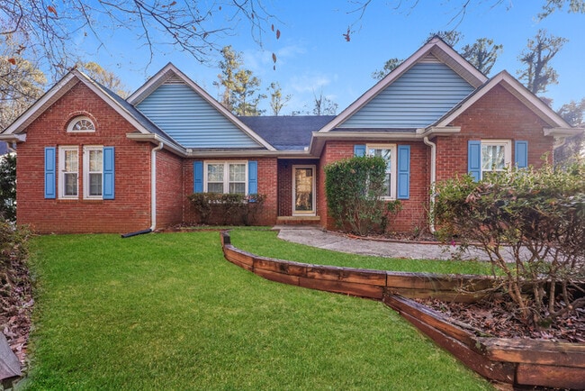 Building Photo - Fantastic 3bd/2ba home! Coming soon!