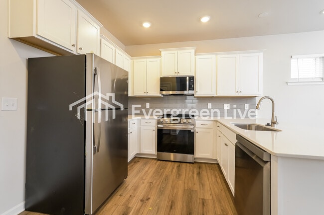 Photo - 5579 Hydrangea St