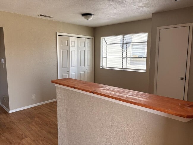 Photo - 9902 Roxanna Dr