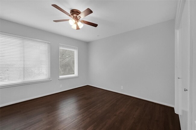 Photo - 233 Litchfield Ln
