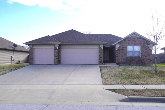 Photo - Beautiful 4 bedroom home for rent in Ozark!