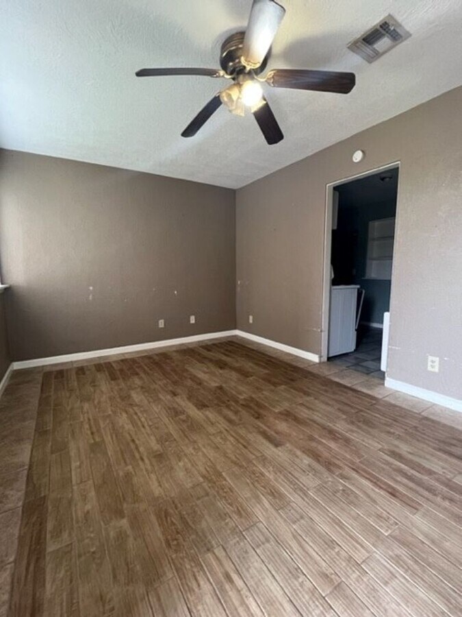 Photo - 17 NW 25th St