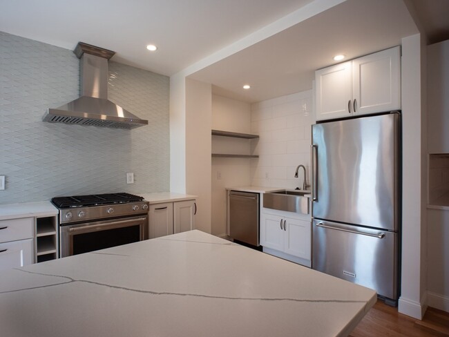 Building Photo - 491 E 6th St Unit 1