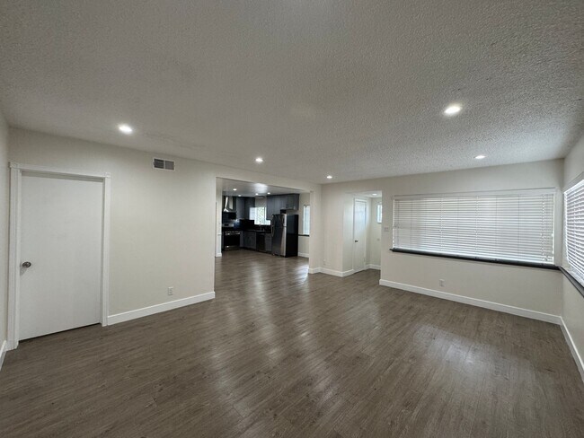 136th 4359 Apartments