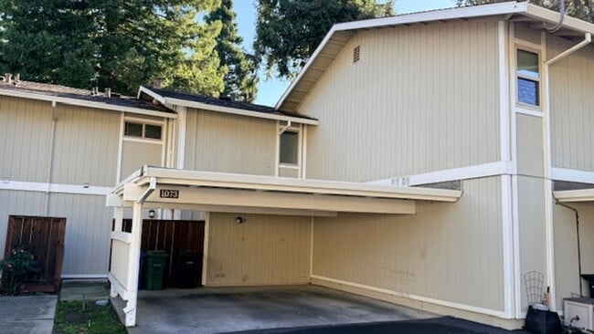 Building Photo - Charming 2BD/1.5BA Townhome in Westside Danville- Available NOW!