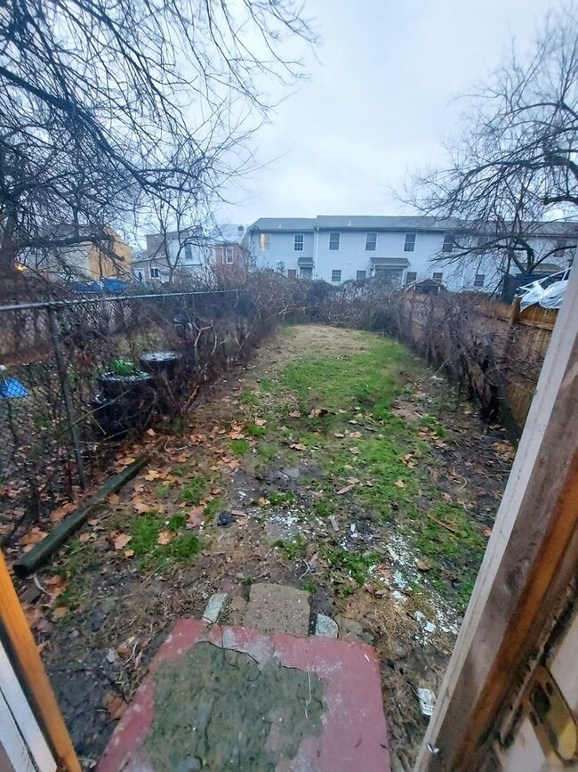Photo - 3 Bedroom House plus finish Attic Train Station !