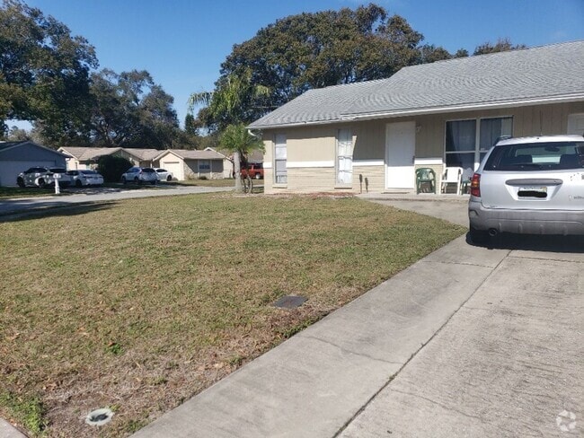 Building Photo - Beautiful home with fenced in backyard!