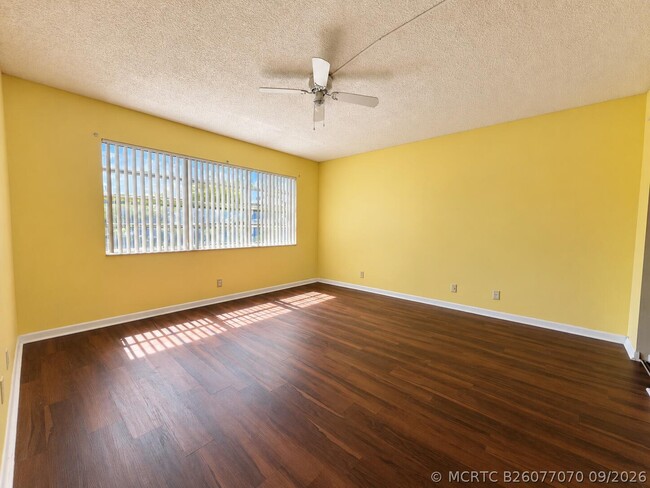 Building Photo - 613 S State Rd 7 Unit 2F