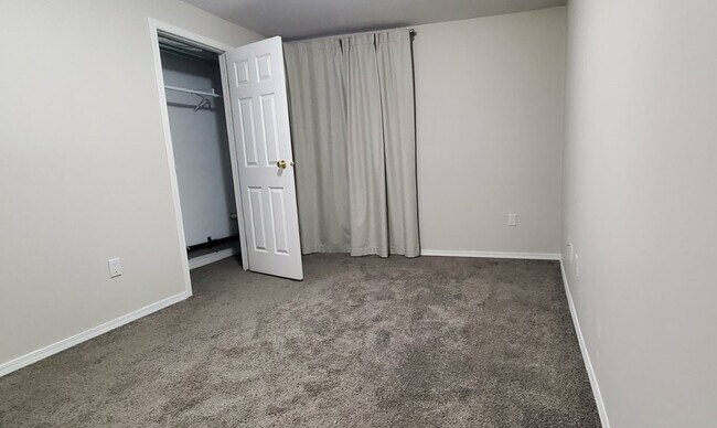 Photo - 1970-300-112 12 Ave