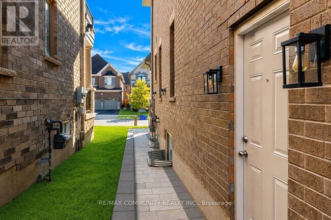 Photo - 8 Capstan Ct.
