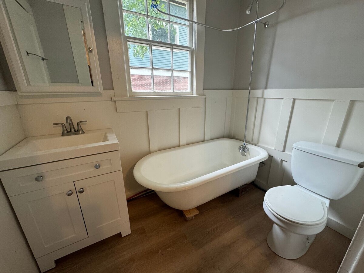 Photo - 304 E 2nd St Unit Apt C