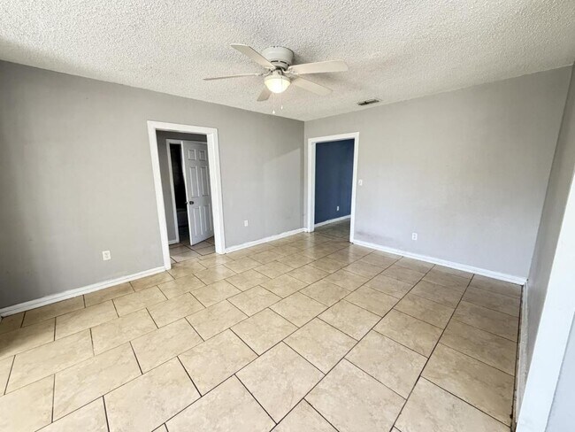 Photo - 1302 Josephine St