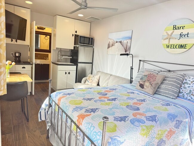 Building Photo - 313 S Rios Ave Unit Solana studio