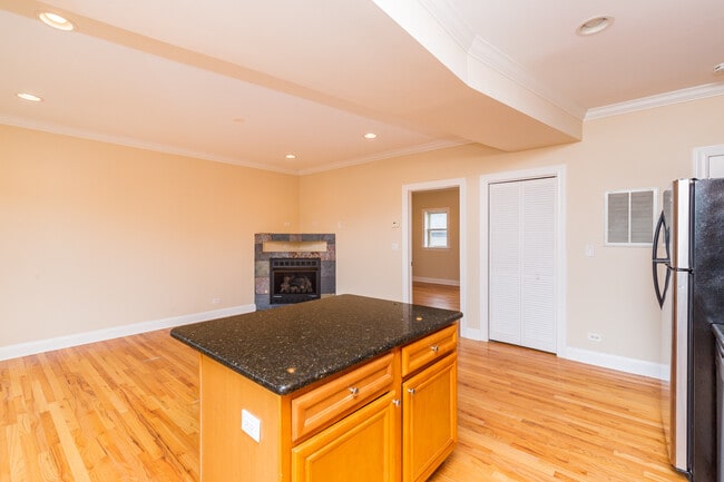 Photo - 3510 W Cortland St Unidad 3N