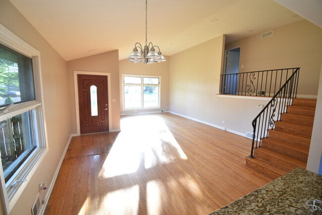 Photo - 907 S Elmhurst Rd