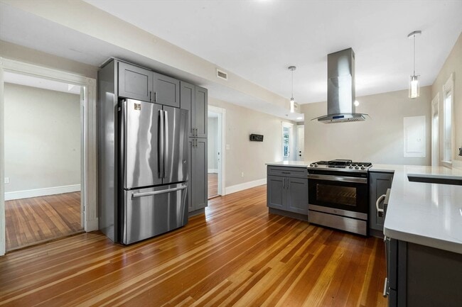 Building Photo - 24 Howes St Unit 3