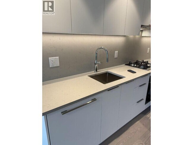 Photo - 6138 Birney Ave Unité 610