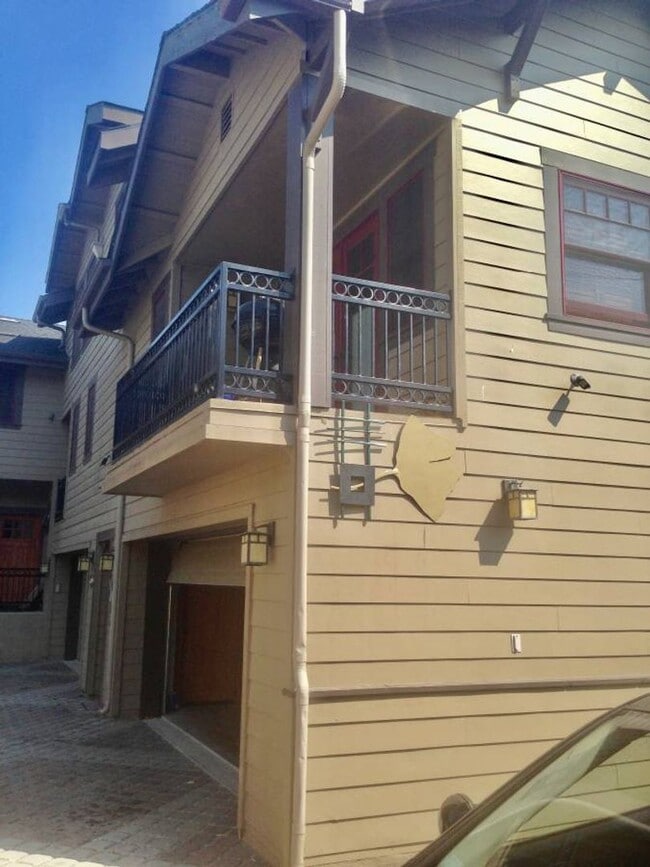 Building Photo - 3 Bedroom/2 Bath Downtown SLO Rental