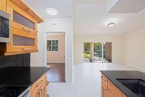 Photo - 2400 Centergate Dr