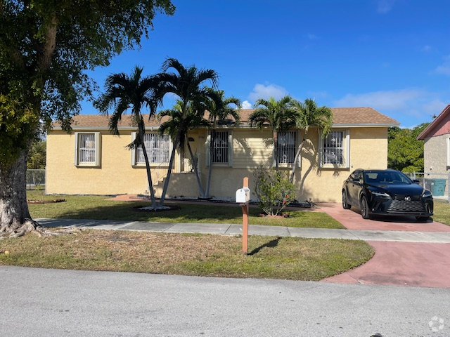 Building Photo - 9785 SW 210th Terrace Rental