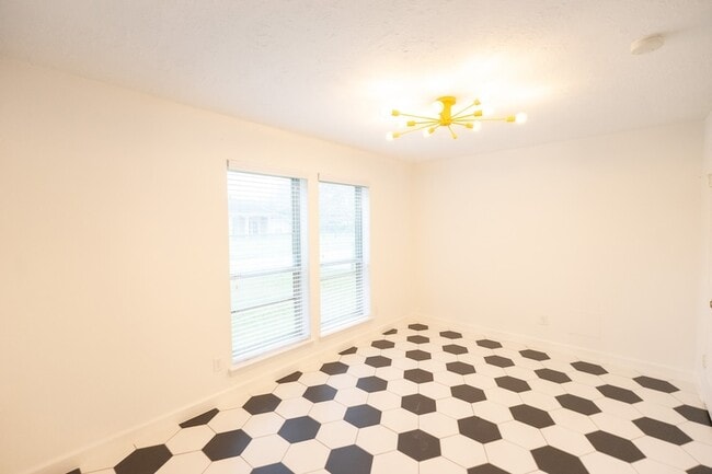 Photo - 1314 Frontier Ln