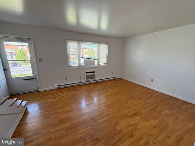 Photo - 2256 Roosevelt Blvd