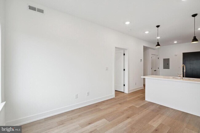 Photo - 901 Leland St Unit 1 BEDROOM