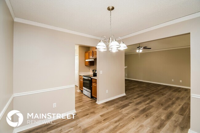 Photo - 8054 Loch Lomond Ln