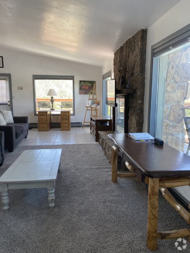 Building Photo - 2 Bedroom, Furnished in Rifle Rental