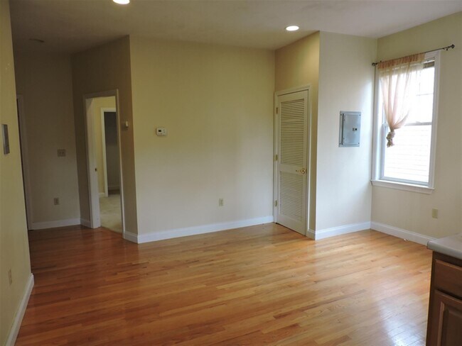 Photo - 454 Green St Unit 9