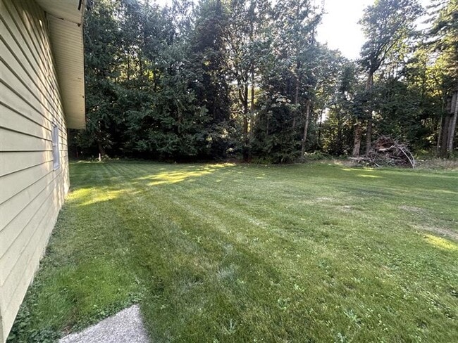 Photo - Three Bedroom House for Rent with Large Yard